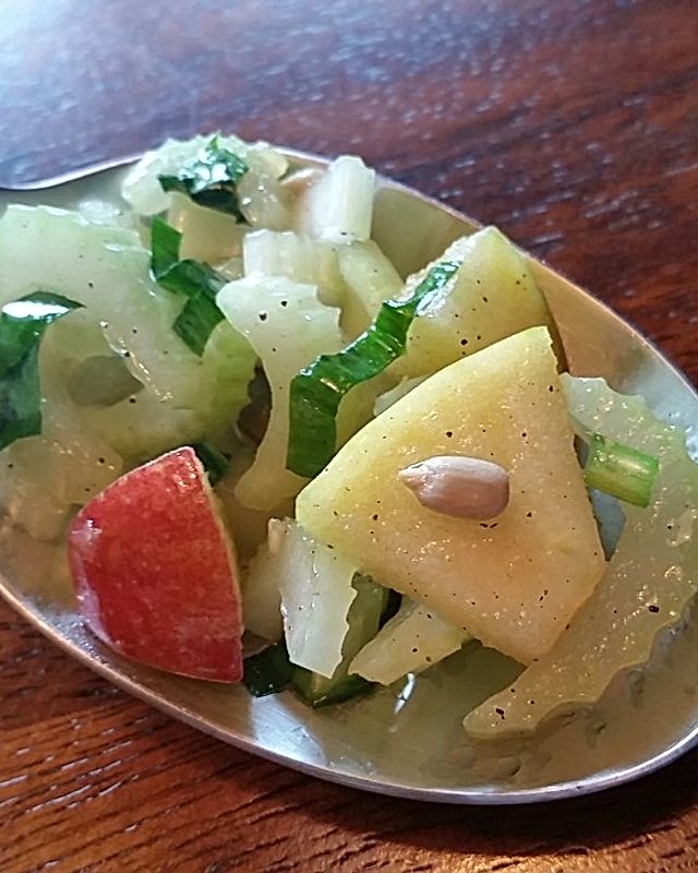 Apfel-Sellerie-Salat mit Bärlauch