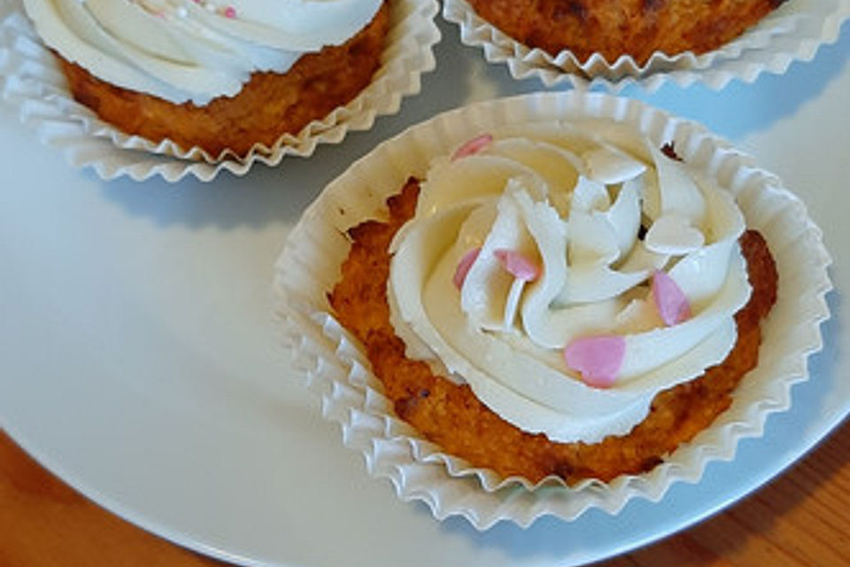 Vegane Karotten-Cupcakes mit Frosting