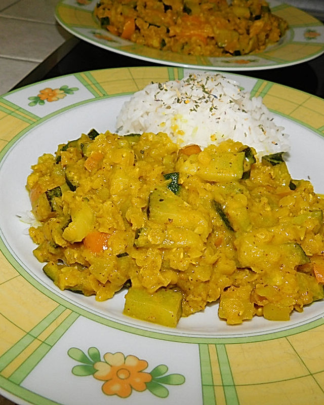 Gelbe Linsen-Curry mit Kokosmilch, Paprika und Zucchini