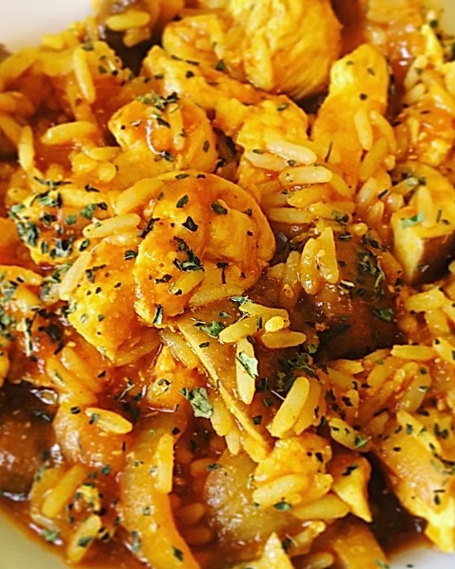 Currypfanne mit Hähnchengeschnetzeltem und Reis