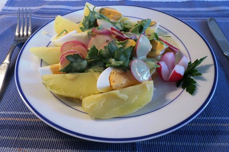 Eierragout mit Kräuter-Radieschen-Sauce