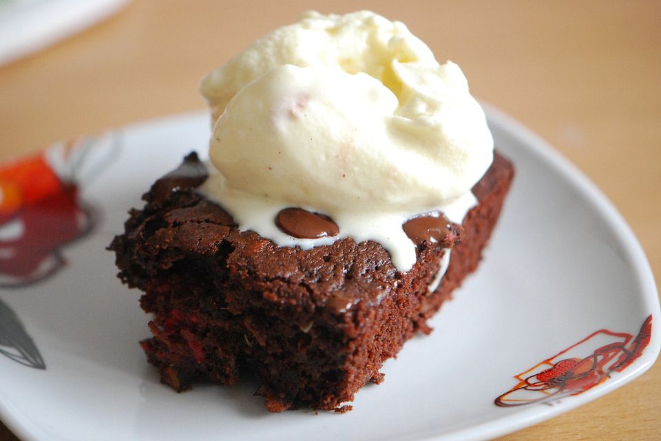 Zucchini-Himbeer-Brownies mit Vollkornmehl