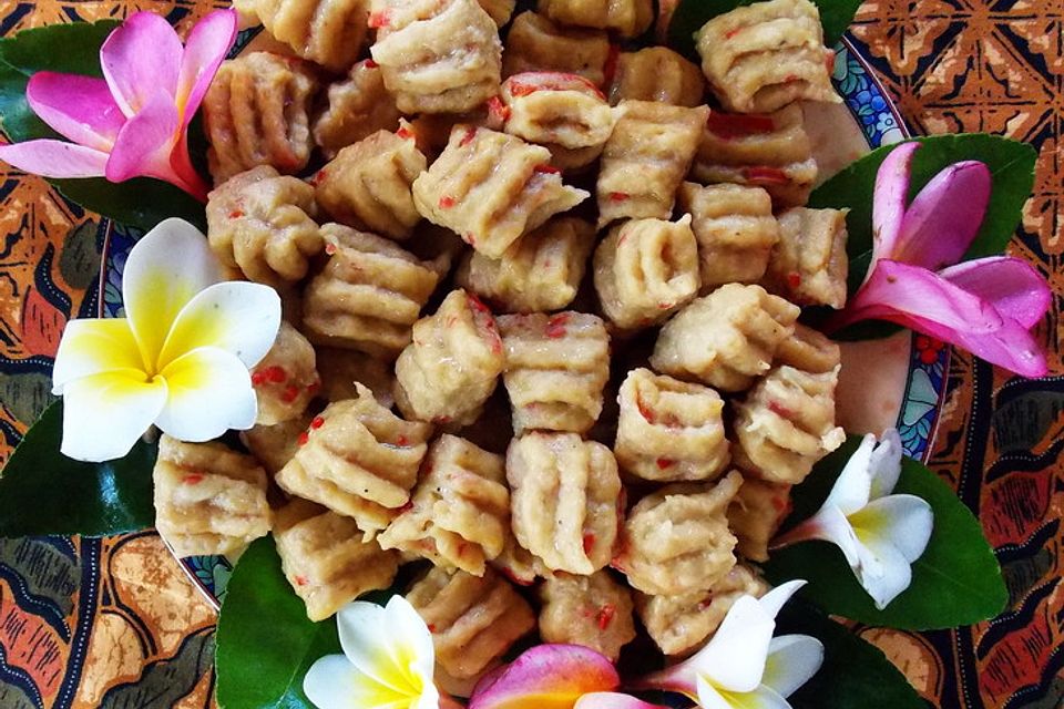 Würzig-scharfe Hühnerfleisch-Bällchen nach Warung Ibu Ani