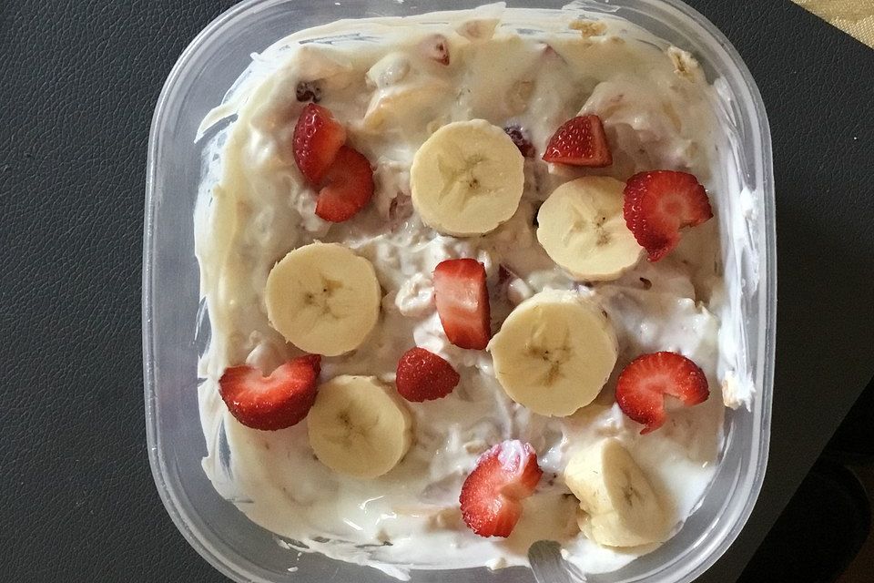 Frühstücksquark mit Erdbeeren und Banane