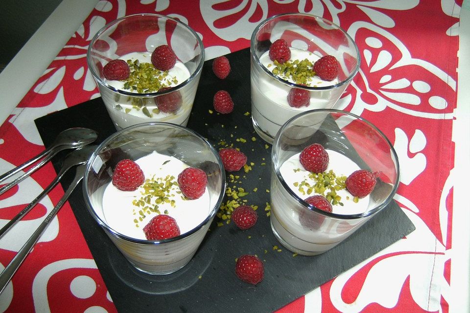 Quarkmousse-Dessert mit Lemon Curd