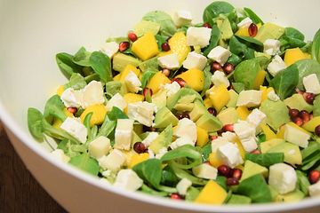 Feldsalat Mit Avocado Mango Granatapfel Und Ziegenkase Von Genusssternchen Chefkoch 