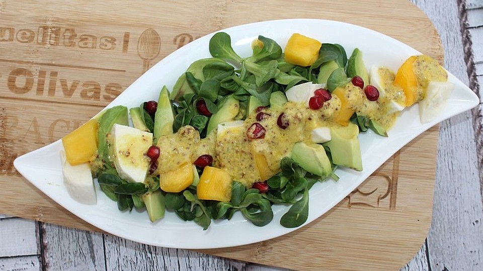 Feldsalat Mit Avocado Mango Granatapfel Und Ziegenkase Von Genusssternchen Chefkoch 