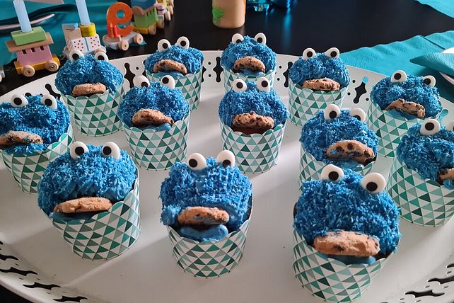 Überraschungs-Krümelmonster-Cupcakes von vaneysel| Chefkoch
