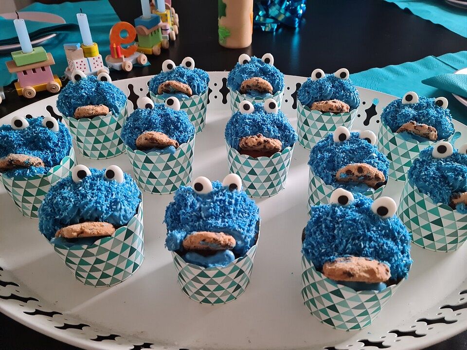 Überraschungs-Krümelmonster-Cupcakes von vaneysel| Chefkoch