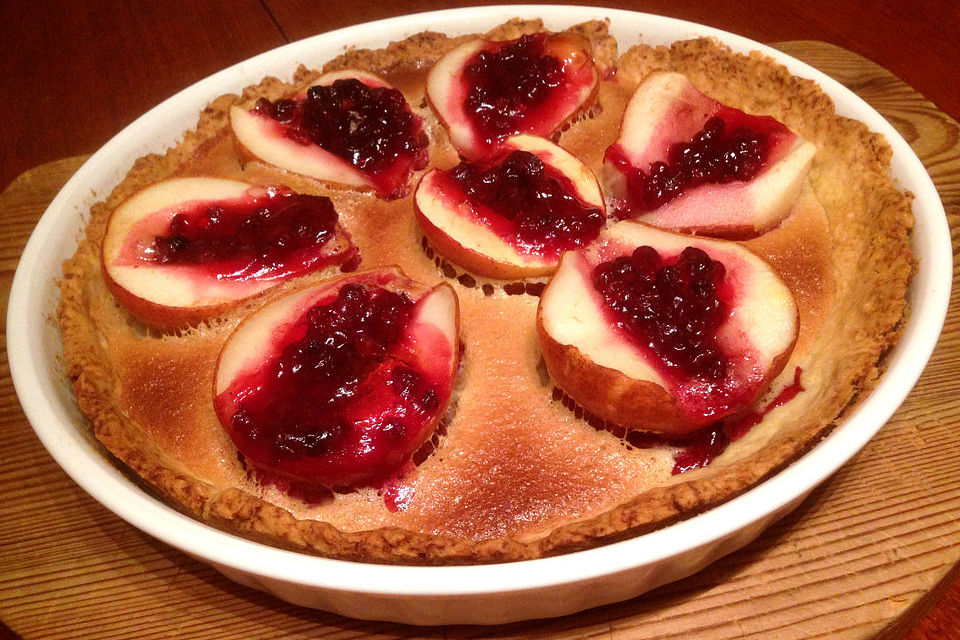 Birnenpie mit Preiselbeeren