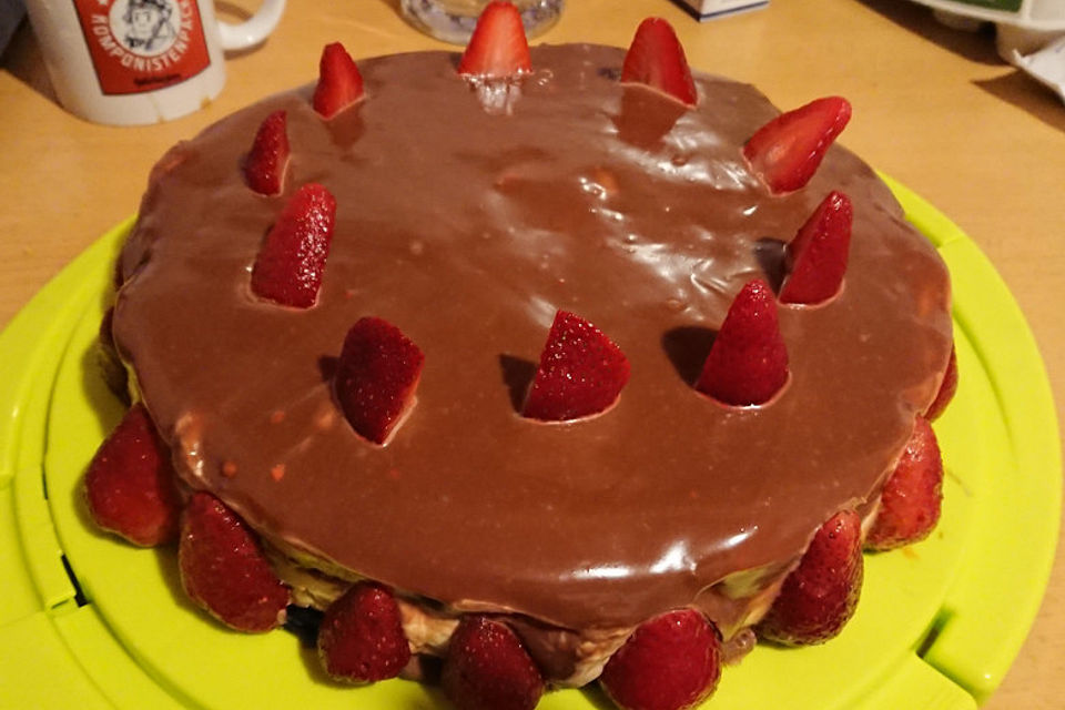 Erdbeer-Yogurette-Torte