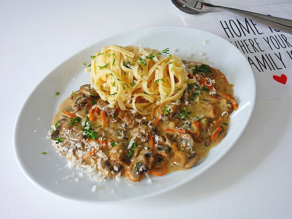 Bandnudeln mit Champignons, Karotten und Thymian von Siane| Chefkoch