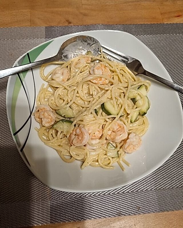 Spaghetti mit Zitronengarnelen und Zucchini