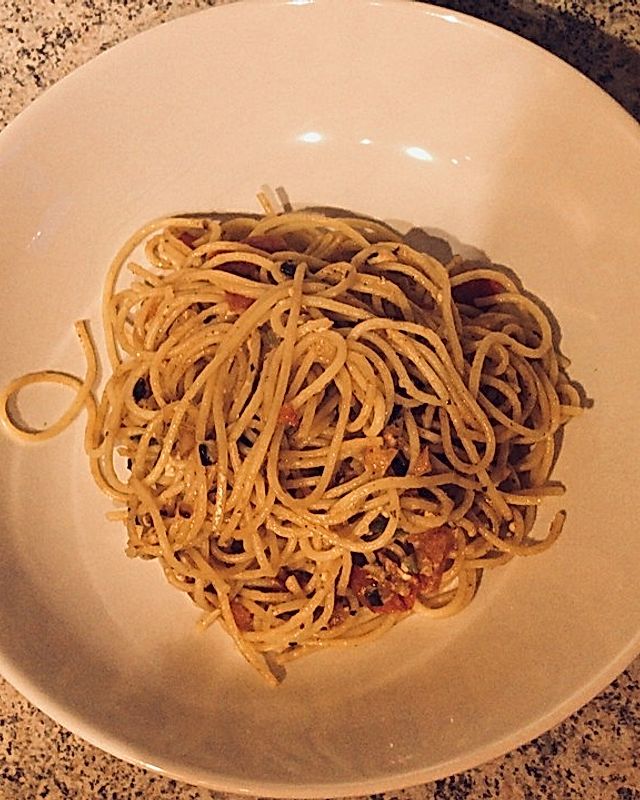 Knoblauch-Hirtenkäse-Spaghetti