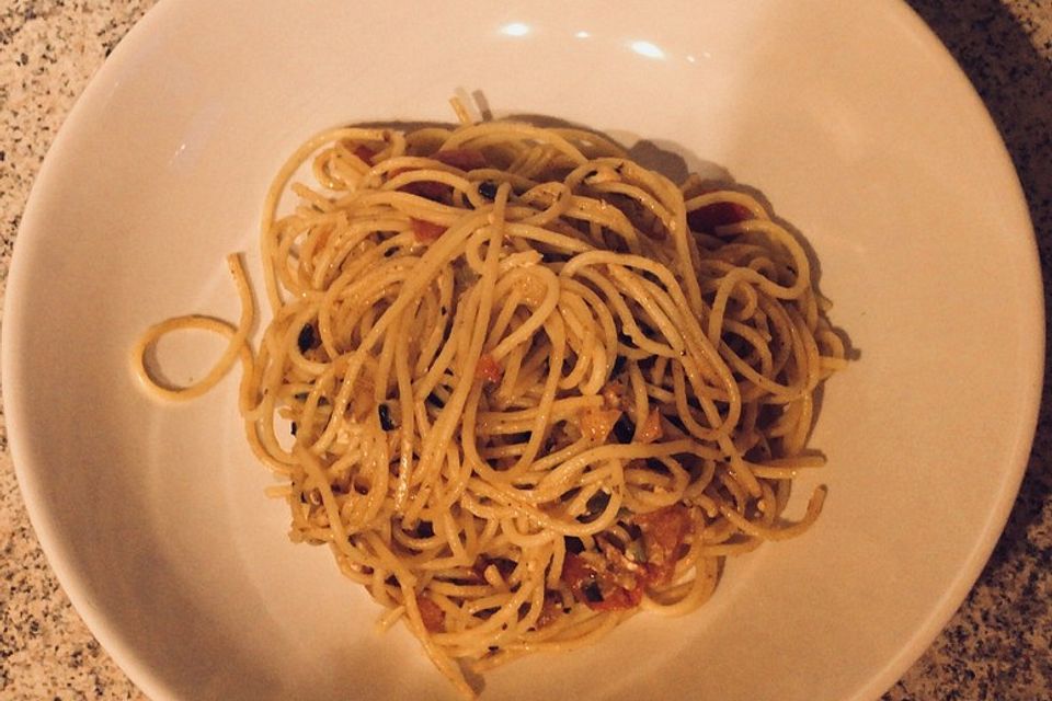 Knoblauch-Hirtenkäse-Spaghetti