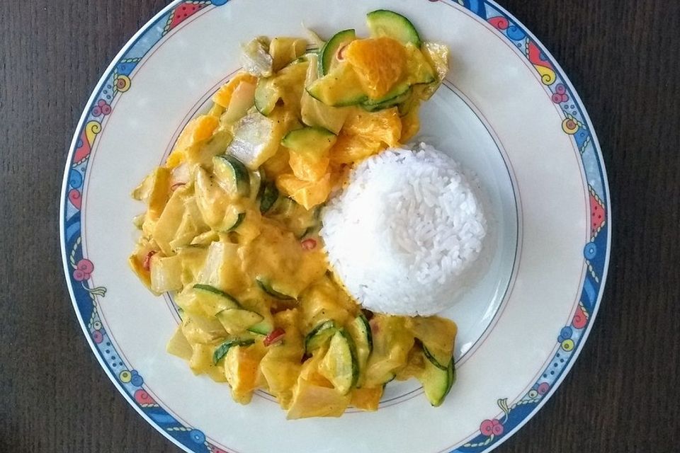 Chicorée-Zucchini-Gemüse mit Orange und Chili