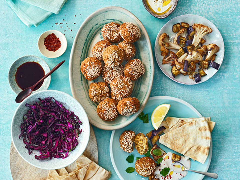 Falafel Mit Rotkohl Salat Und Tahinsauce Von Annes Kochschule Chefkoch