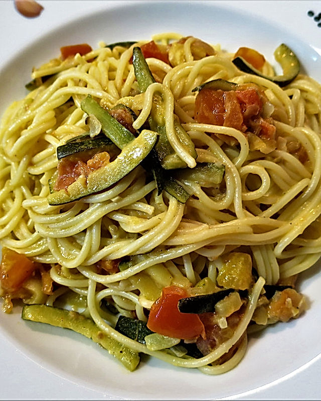Zucchini-Tomaten-Spaghetti