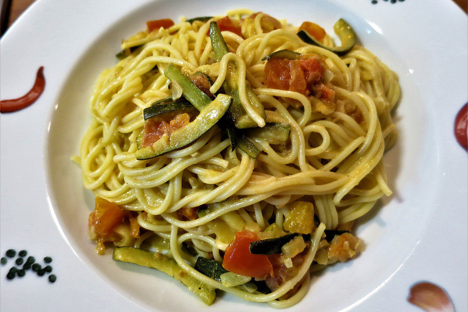 Zucchini-Tomaten-Spaghetti