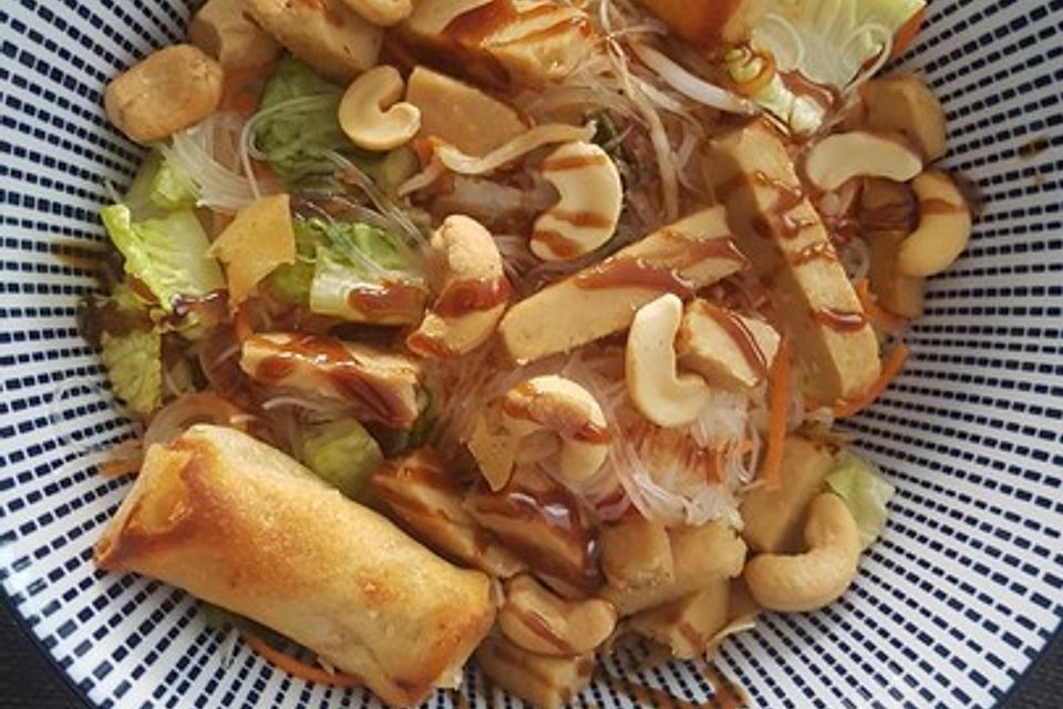 Warmer vietnamesischer Glasnudelsalat