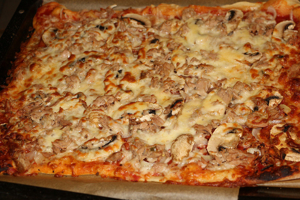 Pizza mit Thunfisch