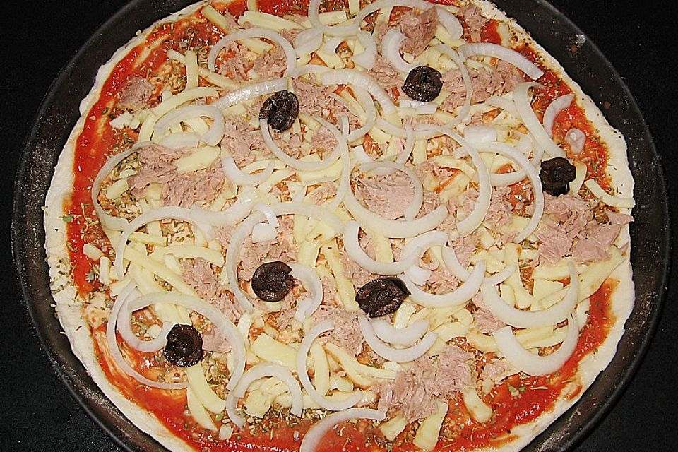 Pizza mit Thunfisch