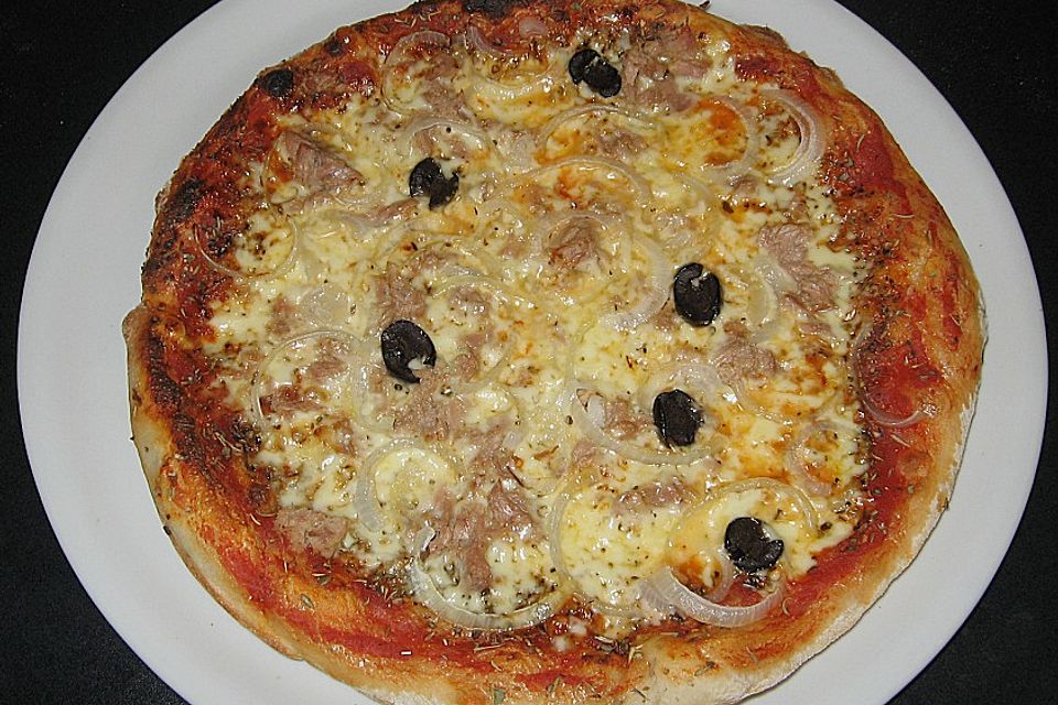 Pizza mit Thunfisch