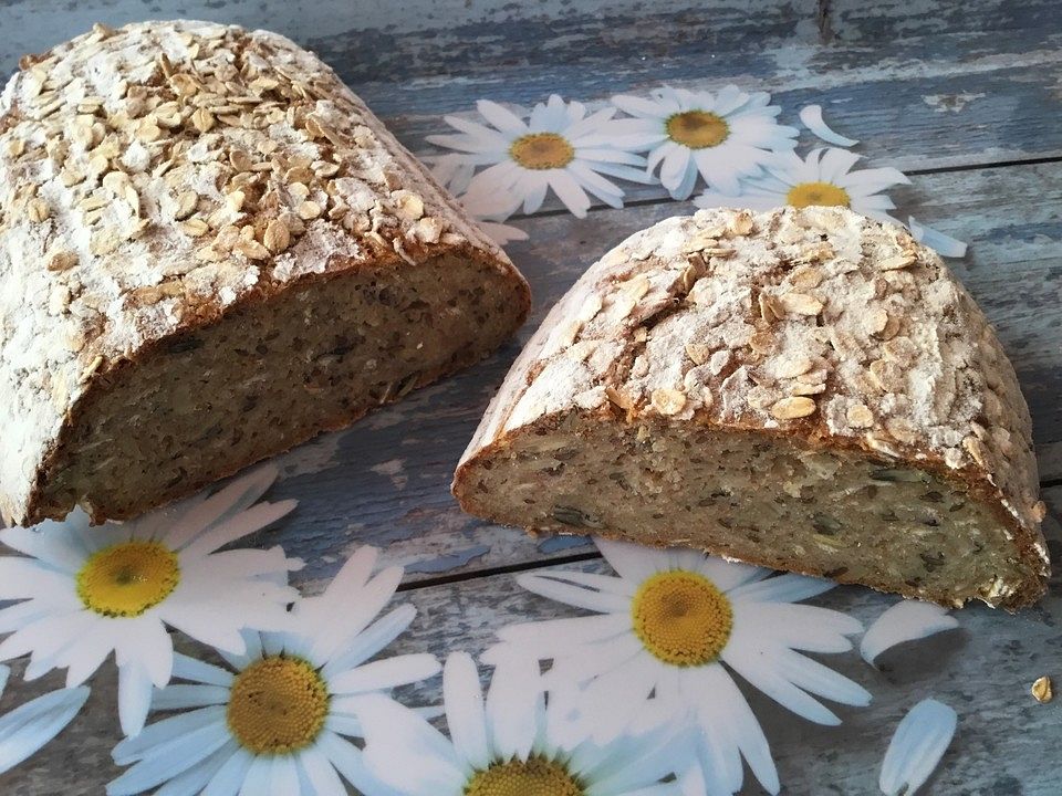 Knuspriges Gersten-Roggen-Dinkel-Quarkbrot mit Körnermix von ...