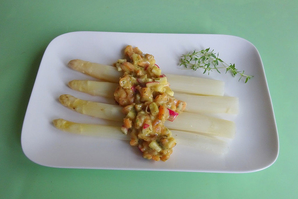 Weißer Spargel mit Lachs-Radieschen-Tatar