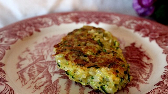 Vegetarische Reis-Zucchini-Bratlinge