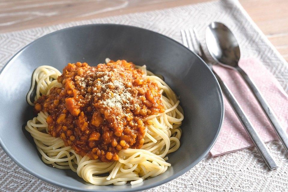 Linsen-Bolognese mit Zucchini-Nudeln oder normaler Pasta à la Nadja