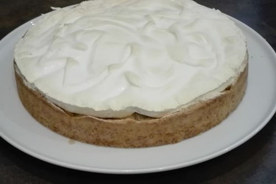 Rhabarberkuchen mit Schmandcreme und Baiser