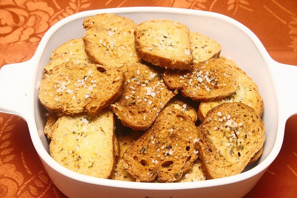 Brotchips mit Meersalz und Oregano