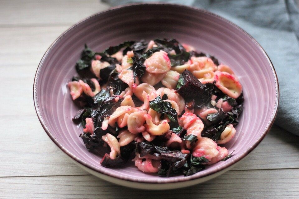 Orecchiette mit roter Beete und Ziegenkäse