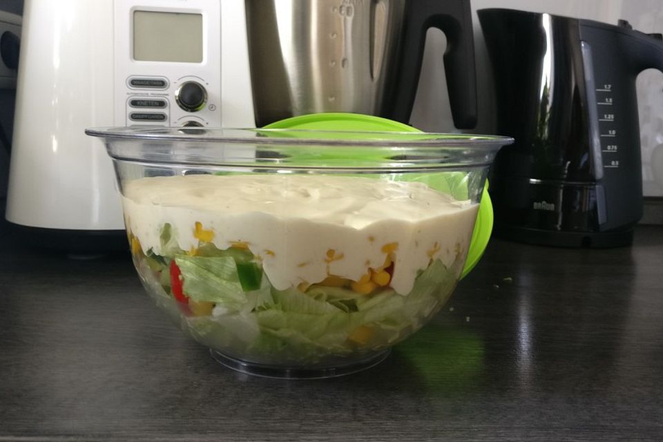 Schichtsalat mit Röstzwiebeln