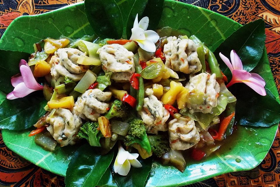 Cap Cay Bakso Ayam pedas ala Warung Ibu Ani