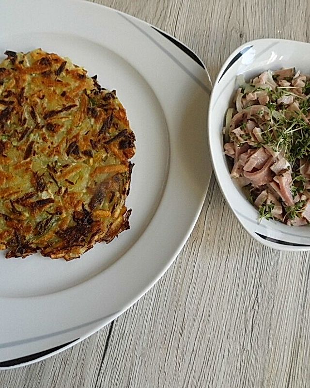 Spargel-Kartoffel-Rösti mit Schinken-Salat