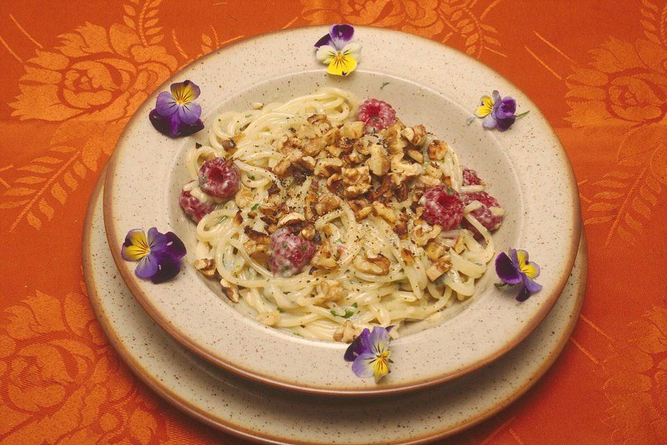 Spaghetti Gorgonzola mit Himbeeren