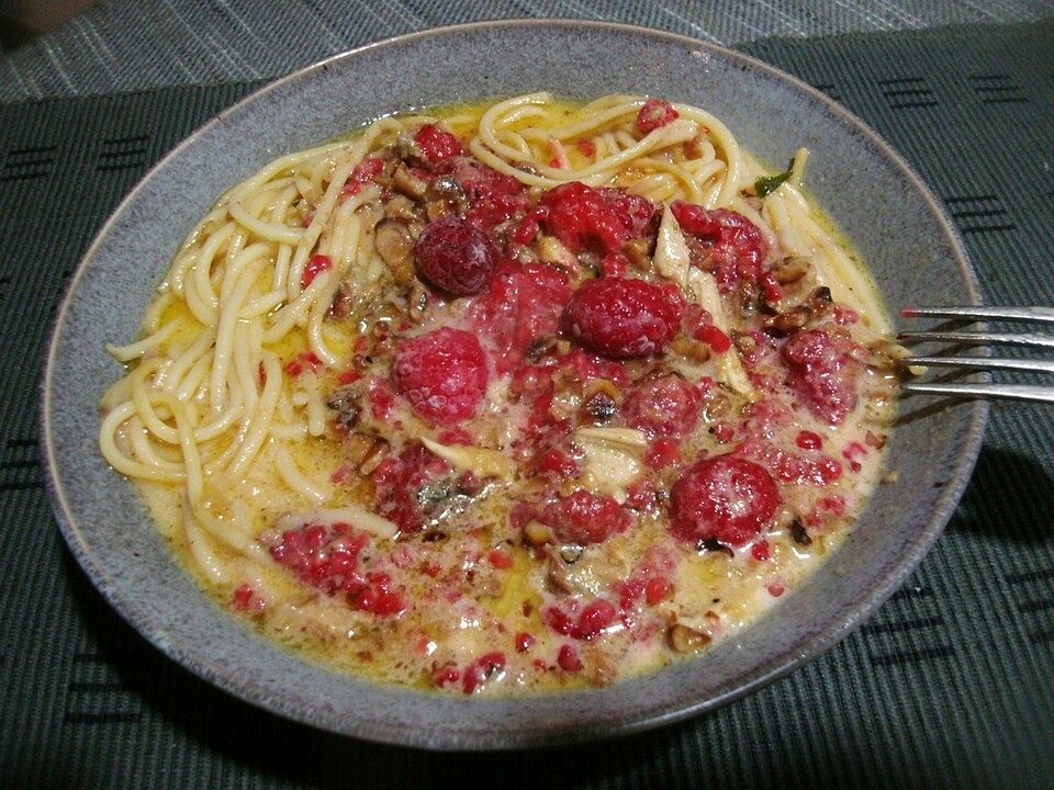 Spaghetti Gorgonzola mit Himbeeren von Tatunca| Chefkoch