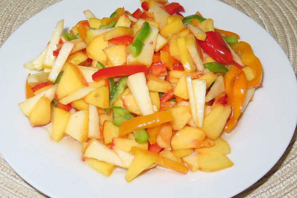 Nektarinen-Apfel-Paprika-Salat