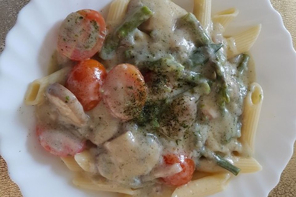 Penne mit grünem Spargel in Gorgonzolasauce