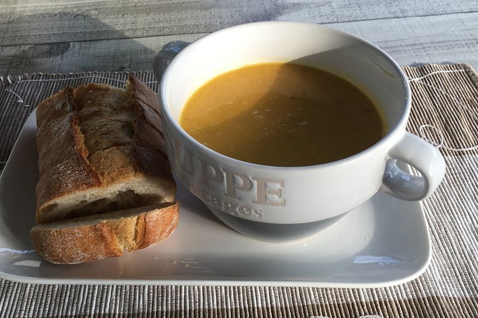 Süßkartoffel-Möhren-Ingwer-Suppe