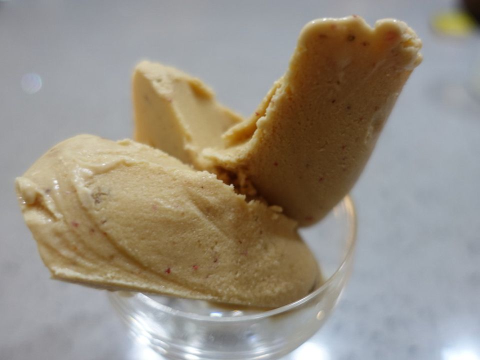 Erdbeereis mit rosa Pfefferbeeren von hefide| Chefkoch
