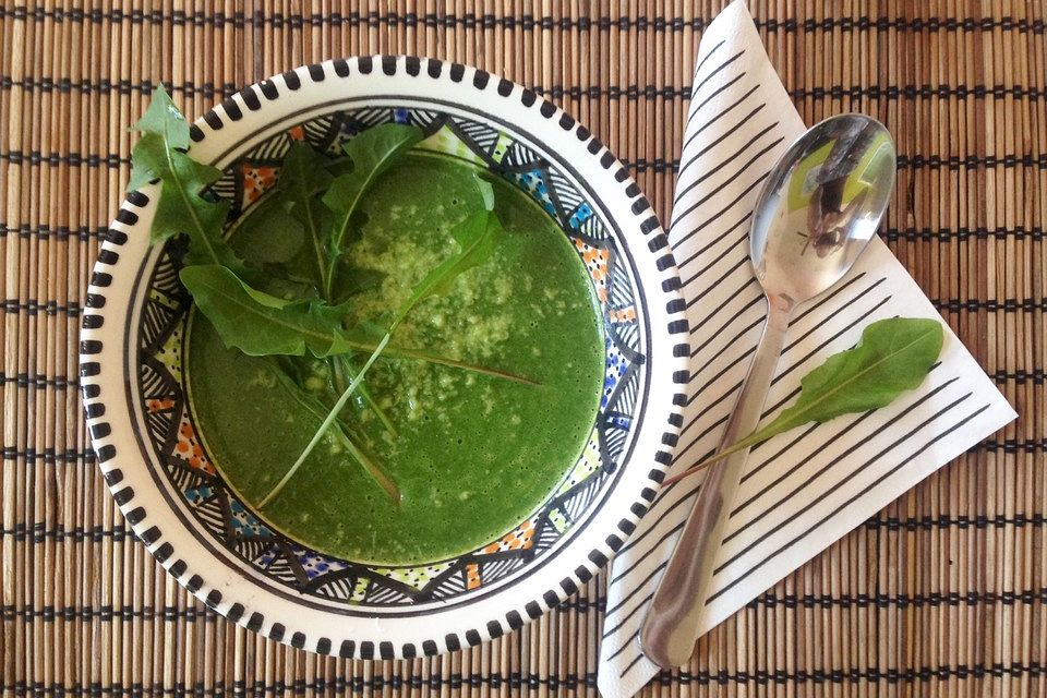 Spinat-Löwenzahn-Suppe