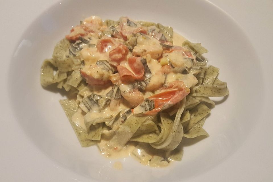 Tagliatelle mit Garnelen in Bärlauch-Frischkäse-Sauce