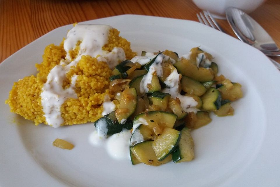 Marokkanischer Couscous mit Zucchini