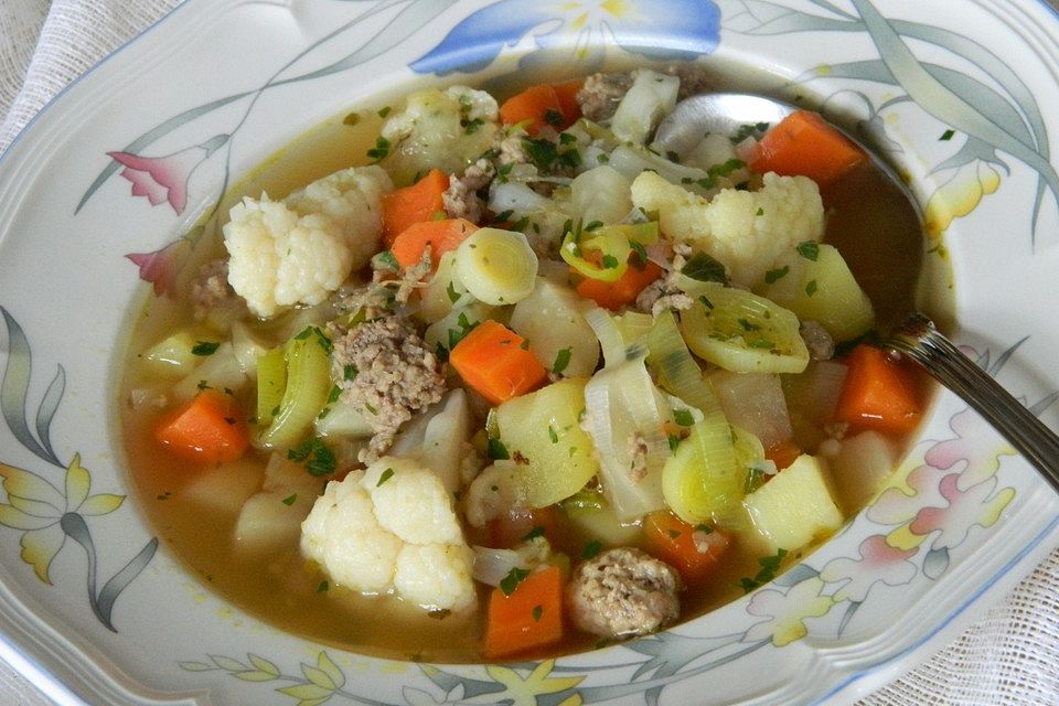 Möhren-Blumenkohl-Eintopf mit Hackfleisch