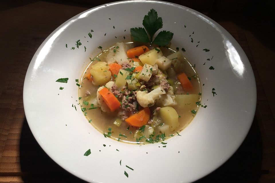 Möhren-Blumenkohl-Eintopf mit Hackfleisch