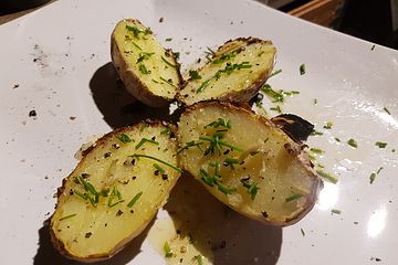 Ofenkartoffeln de Rescoldo mit Kräuterdip