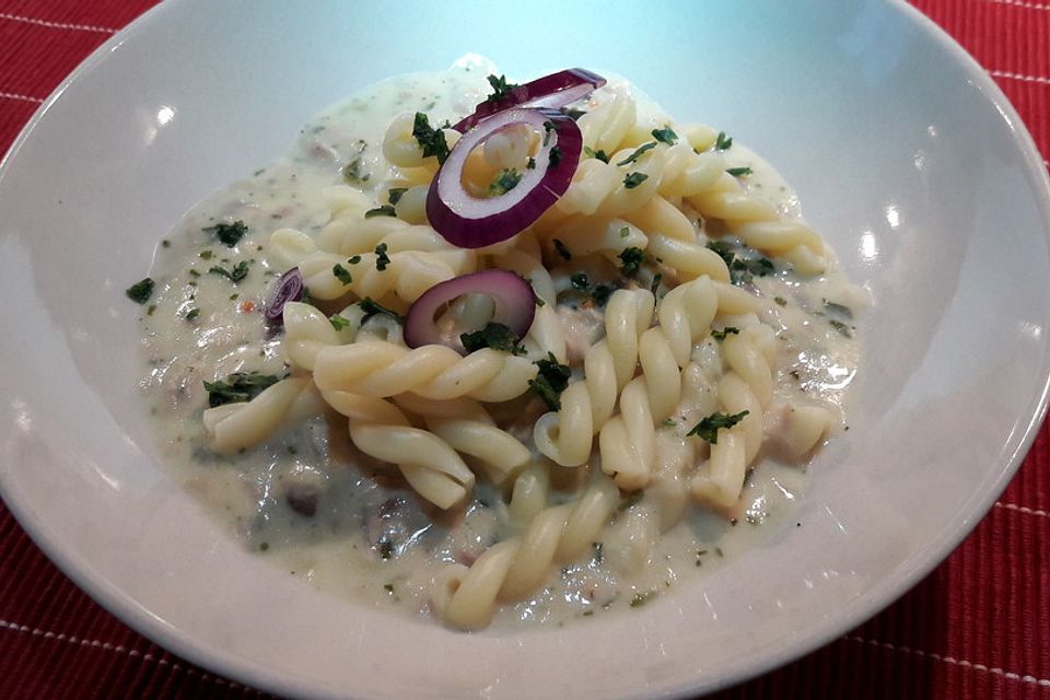 Pasta mit Thunfisch-Rahmsauce